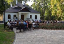 Przedstawienie teatralne i koncert w Bielinach